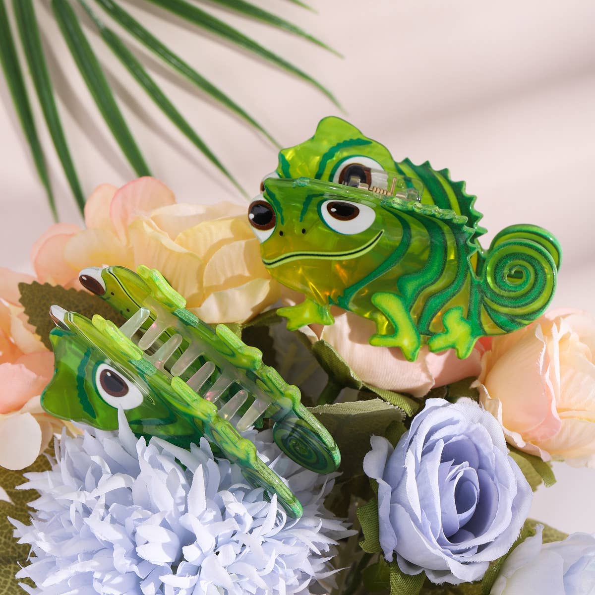 Cartoon Green Chameleon Reptile Hair Claw