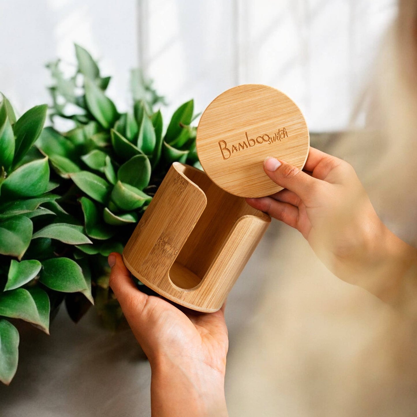 Bamboo Facial Rounds Holder