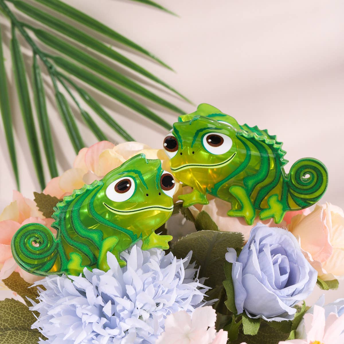 Cartoon Green Chameleon Reptile Hair Claw